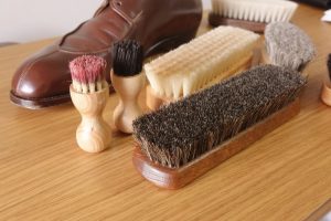 ブラシ別に解説!靴の手入れ用ブラシは洗うべき?洗い方は?