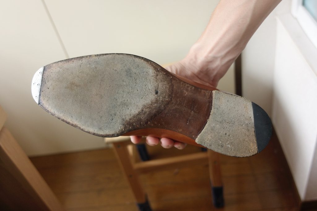 動画付き 革靴のソールの手入れ方法をわかりやすく解説します 化ノ革