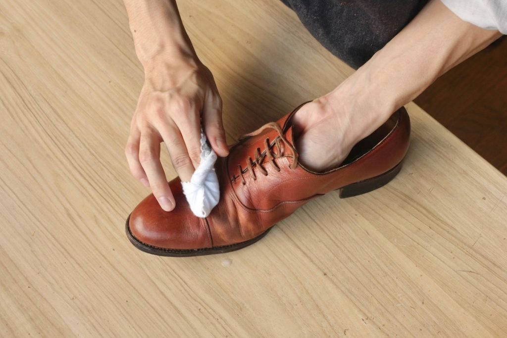 革靴のひび割れをプロ並みに綺麗に補修する方法と ひび割れ対策 化ノ革